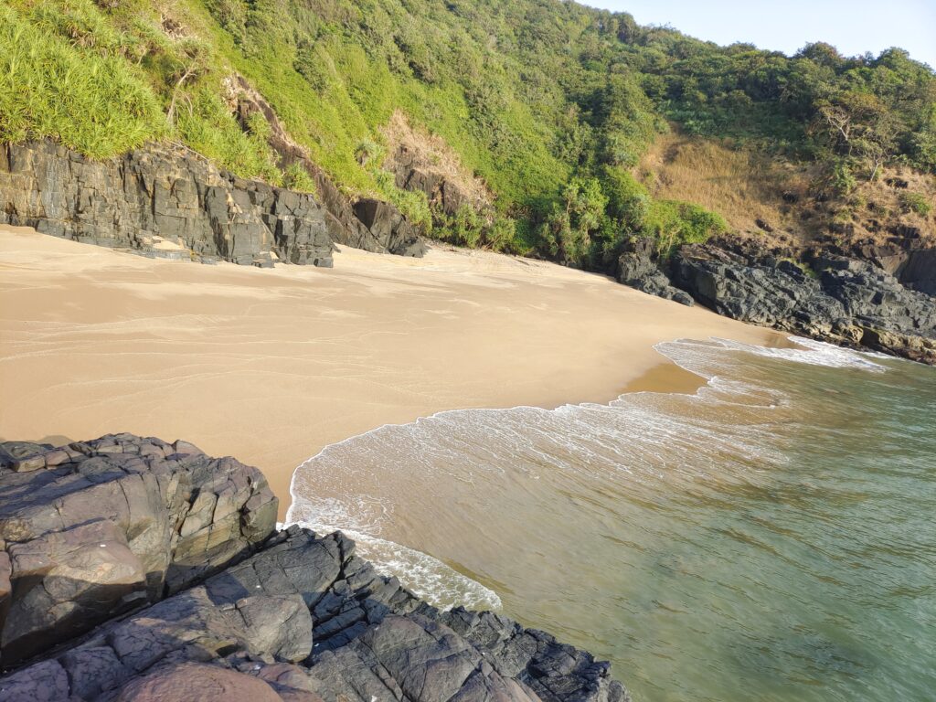 Ka-Go Border Beach